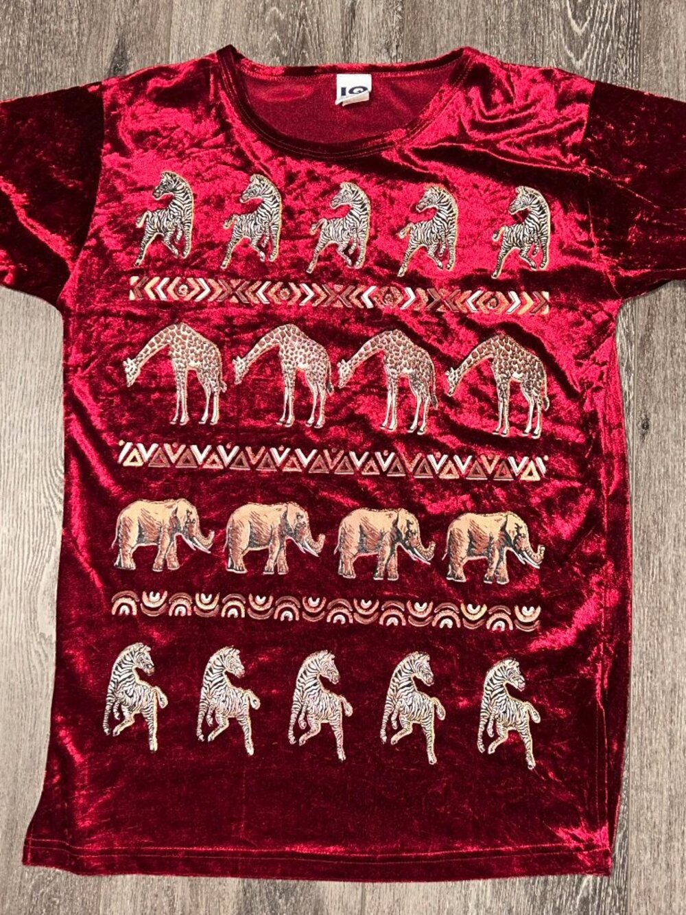 Iq Design SS Shirt Unisex Medium Red Short Sleeve Velvet Zebra Elephant Giraffe